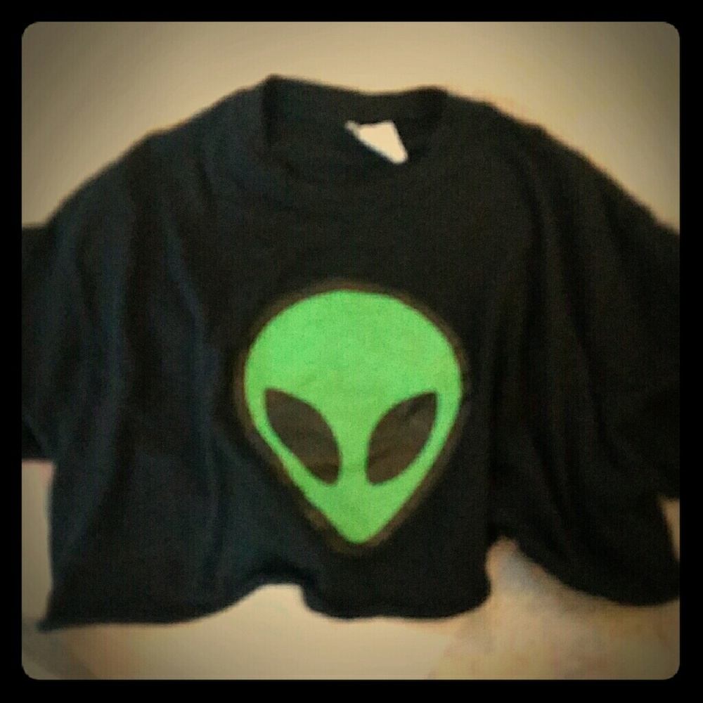 Black alien croptop
